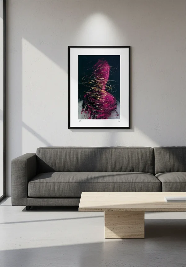 Pintura expresionista abstracta con forma orgánica en magenta y espirales de oro sobre fondo negro — Vórtice, Colección PULSO · Umbra Studio